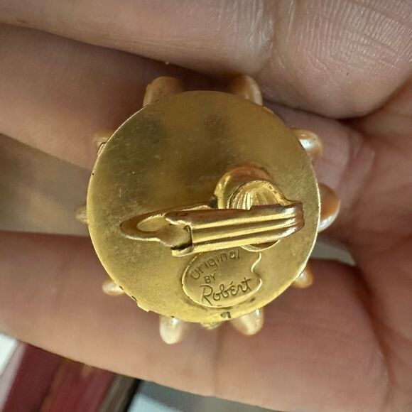 Vintage Clip Earrings Original by Robert gold tone - Picture 5 of 5